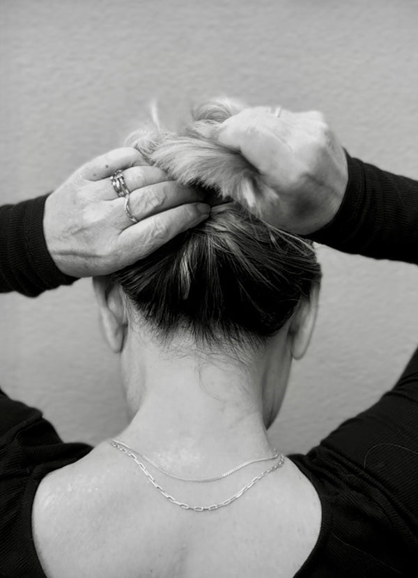 Bring the twisted layer up and out through the lower comb edge of the HEKTUX